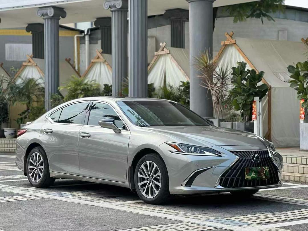 Lexus ES300h 2022