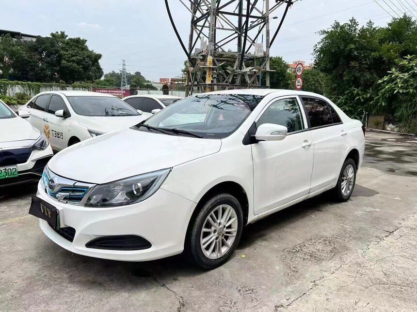 BYD E5